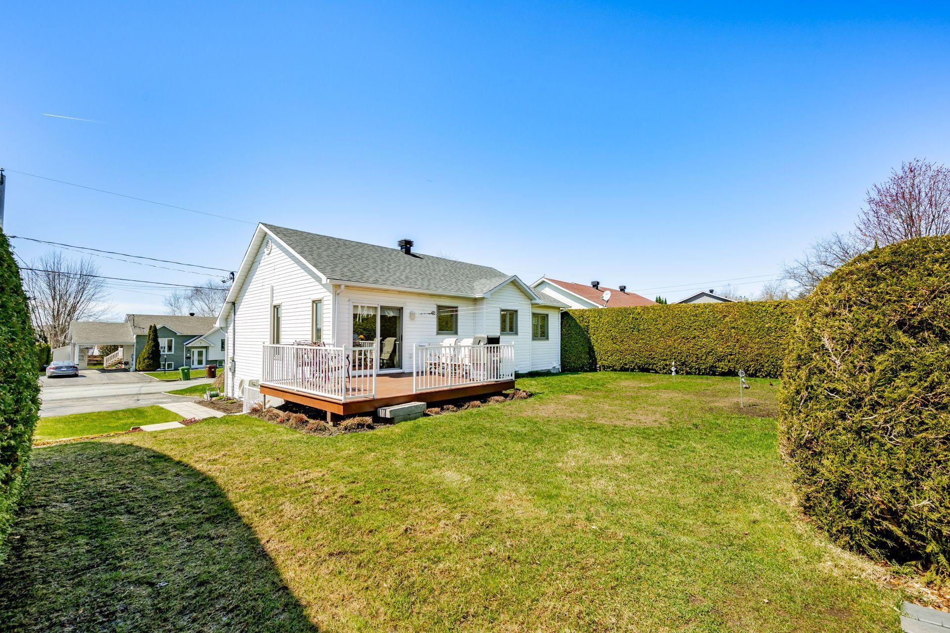 









238


Rue des Merles

,
Sherbrooke (Brompton/Rock Forest/Saint-Élie/Deauville),




QC
J1R0N3

