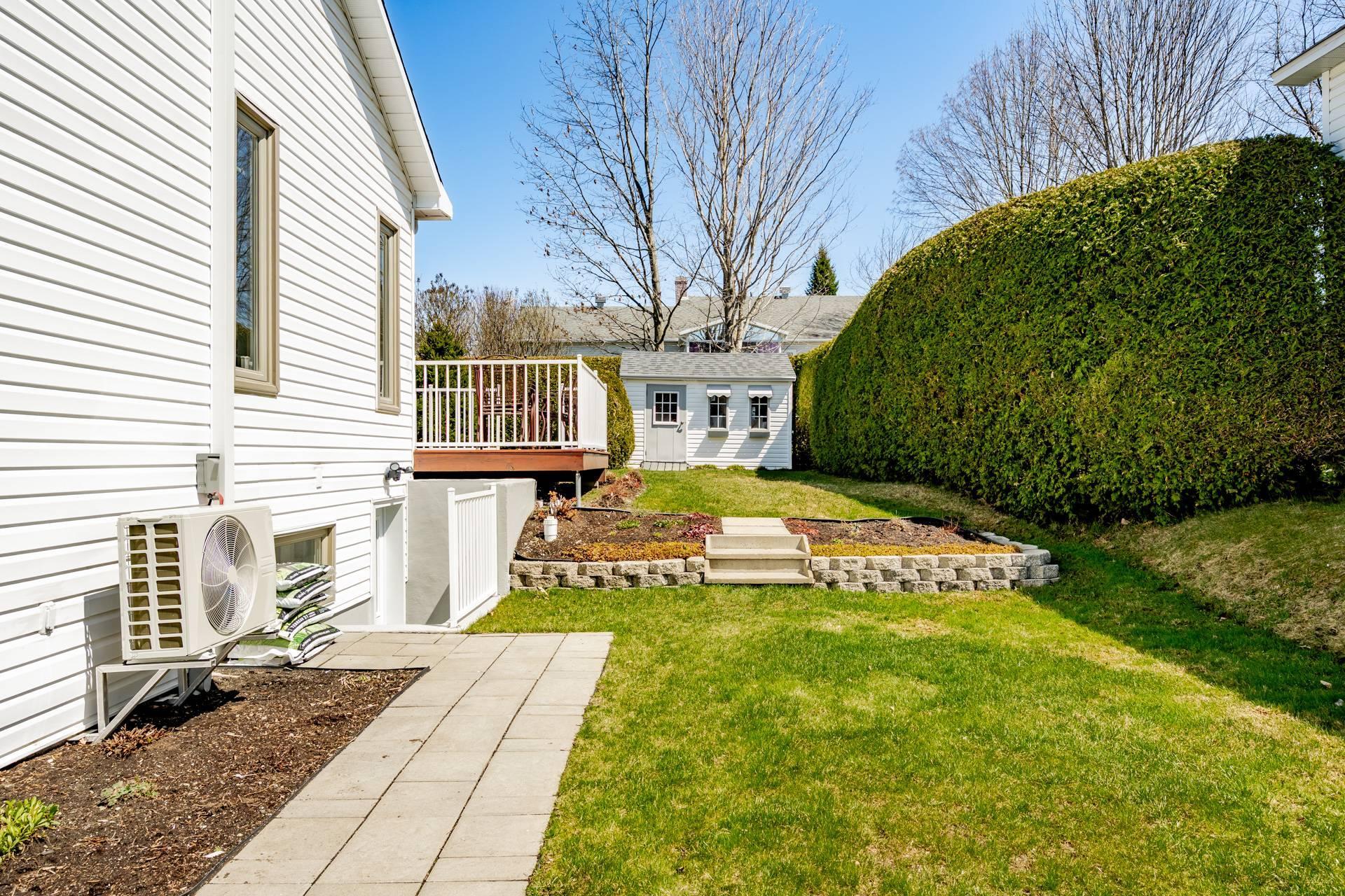 









238


Rue des Merles

,
Sherbrooke (Brompton/Rock Forest/Saint-Élie/Deauville),




QC
J1R0N3

