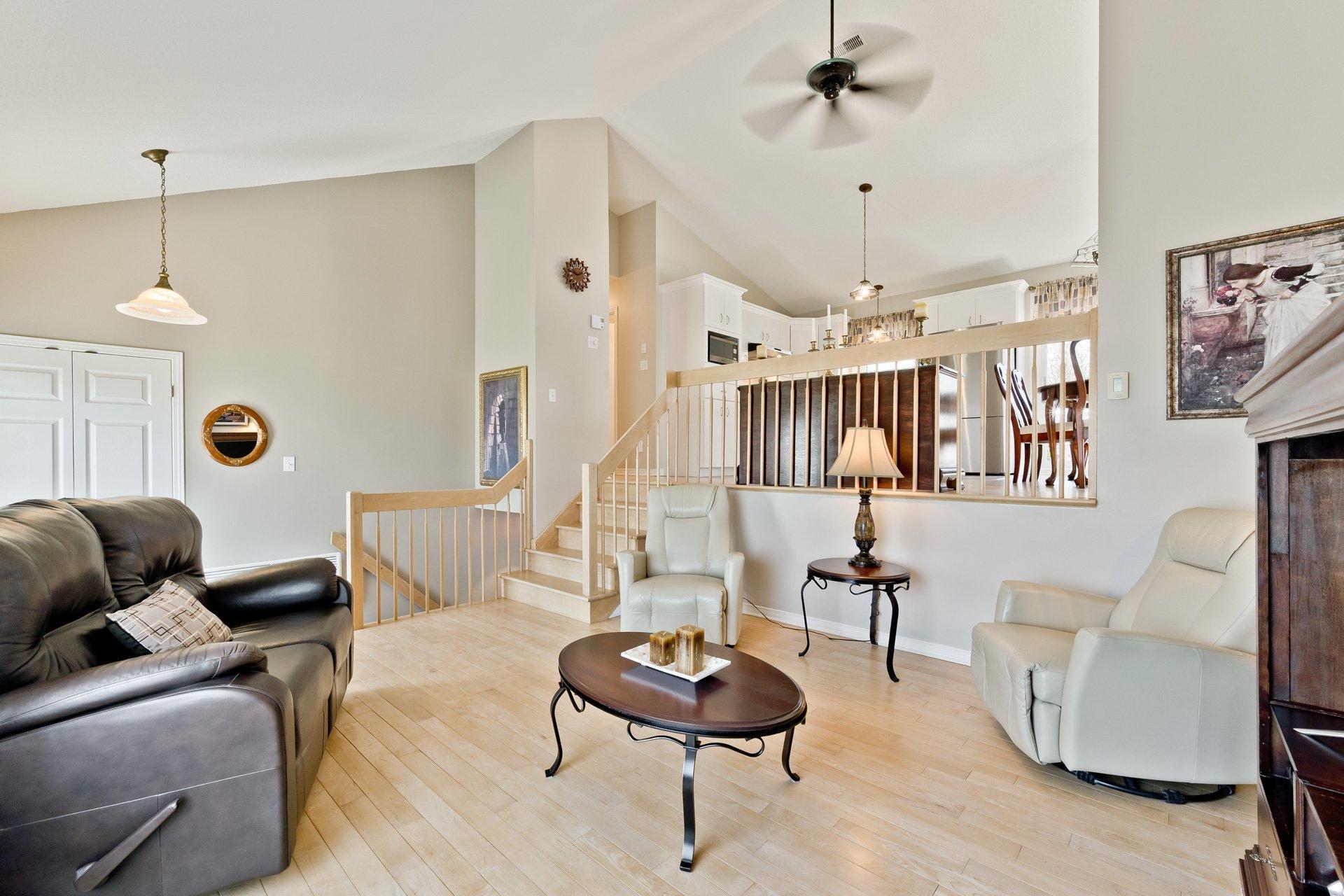 









238


Rue des Merles

,
Sherbrooke (Brompton/Rock Forest/Saint-Élie/Deauville),




QC
J1R0N3

