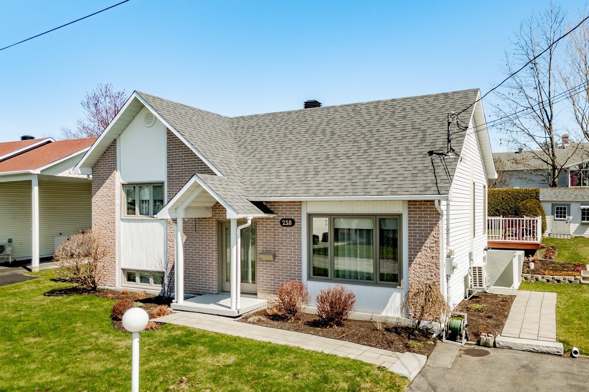









238


Rue des Merles

,
Sherbrooke (Brompton/Rock Forest/Saint-Élie/Deauville),




QC
J1R0N3


