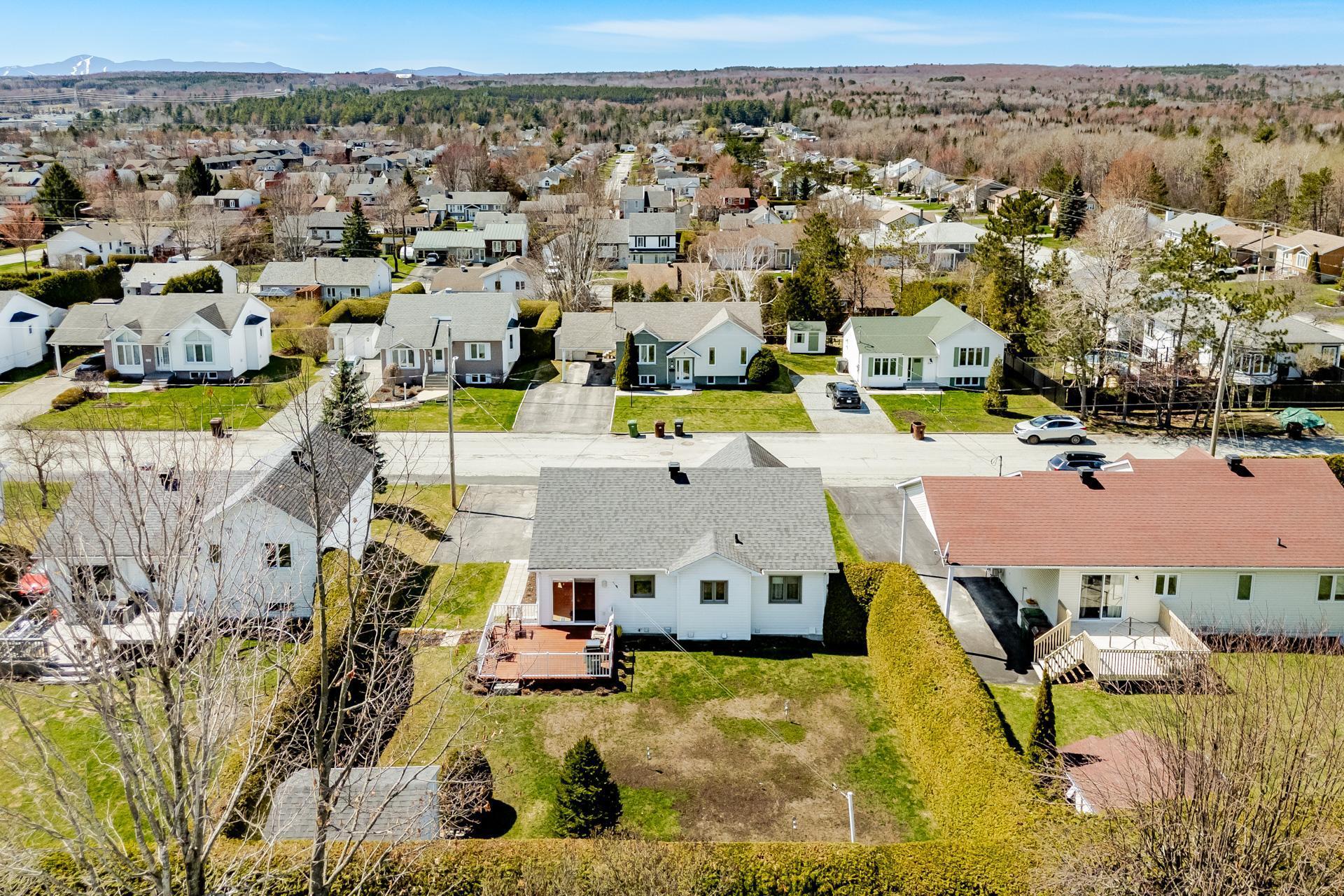 









238


Rue des Merles

,
Sherbrooke (Brompton/Rock Forest/Saint-Élie/Deauville),




QC
J1R0N3

