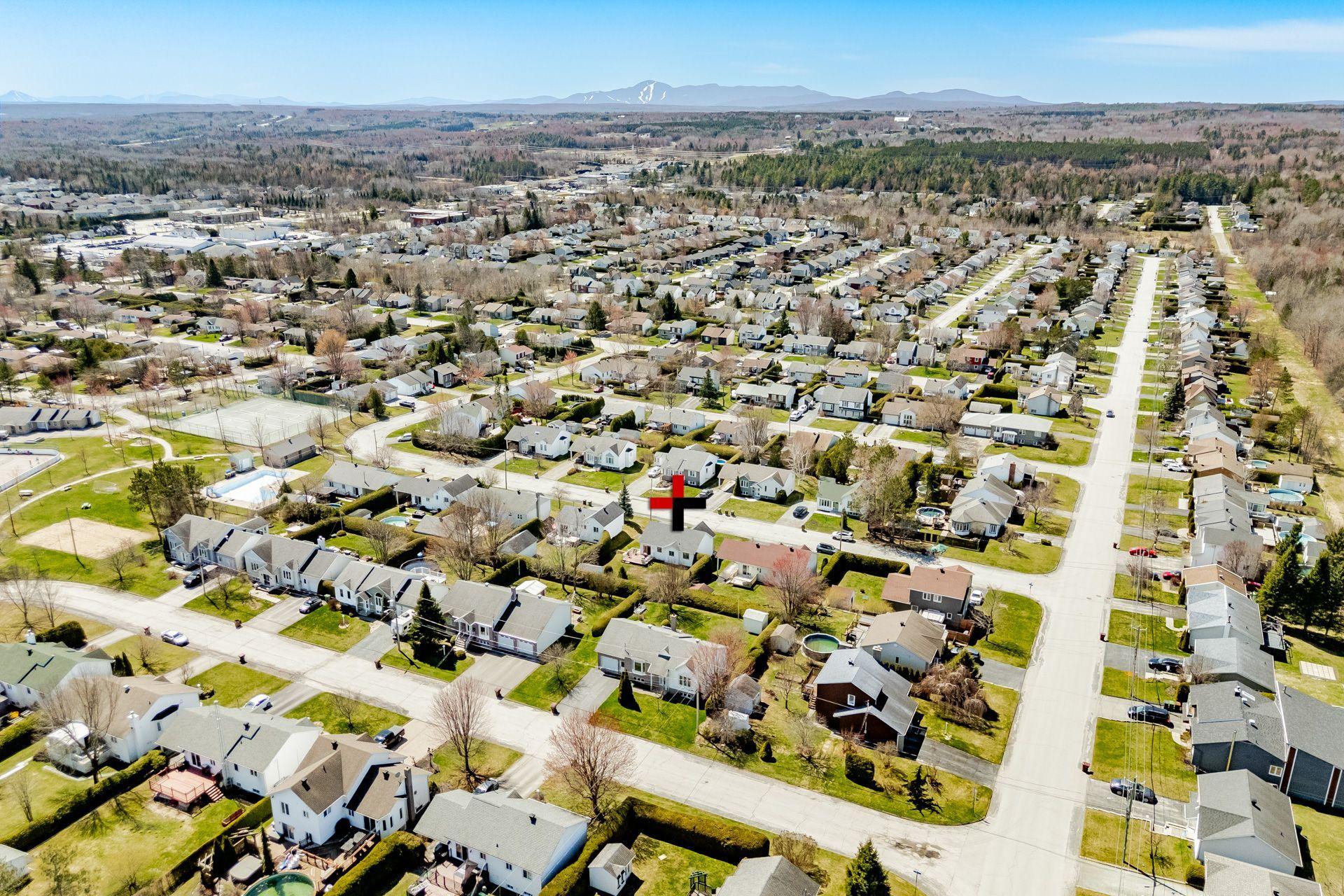 









238


Rue des Merles

,
Sherbrooke (Brompton/Rock Forest/Saint-Élie/Deauville),




QC
J1R0N3

