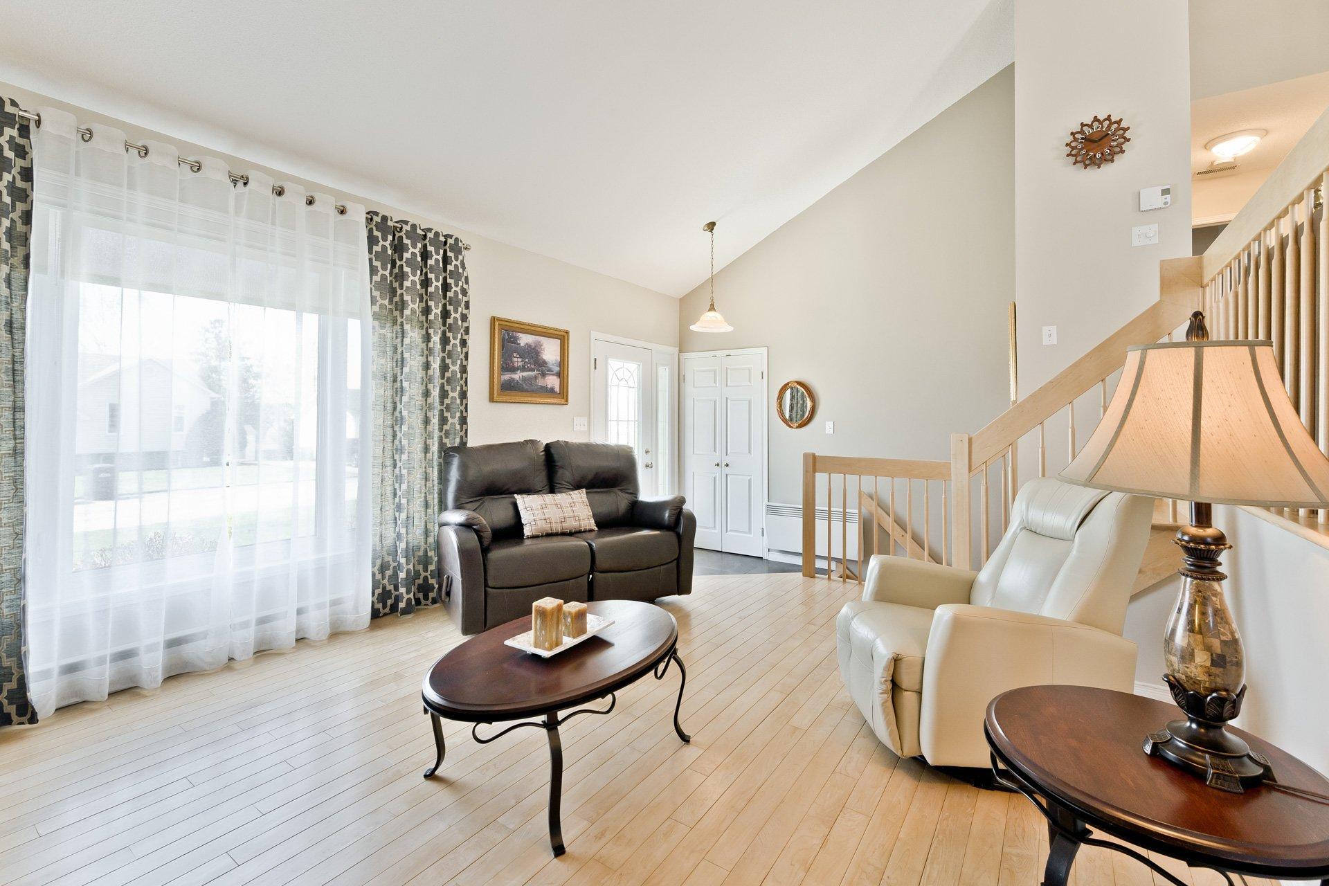 









238


Rue des Merles

,
Sherbrooke (Brompton/Rock Forest/Saint-Élie/Deauville),




QC
J1R0N3

