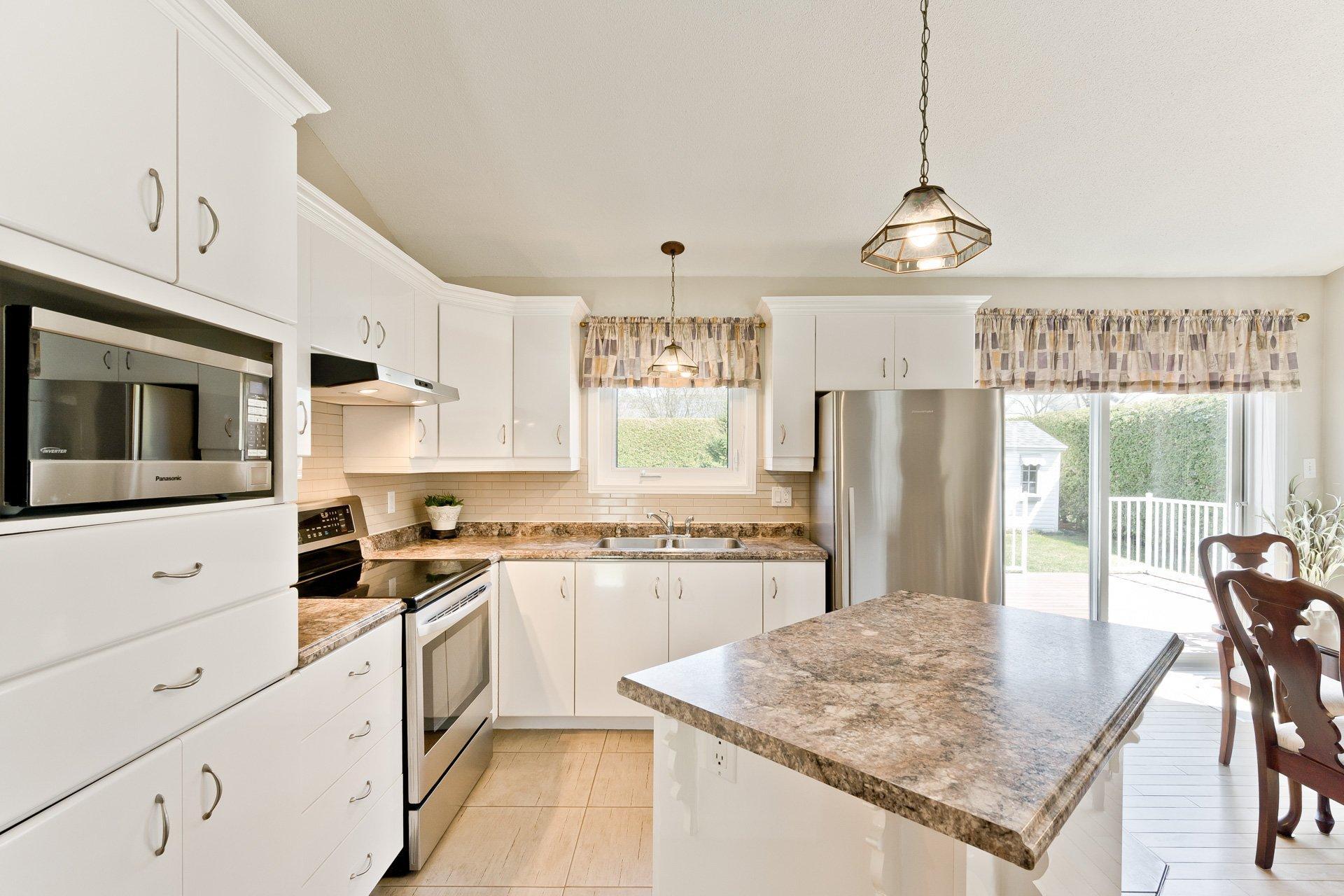 









238


Rue des Merles

,
Sherbrooke (Brompton/Rock Forest/Saint-Élie/Deauville),




QC
J1R0N3

