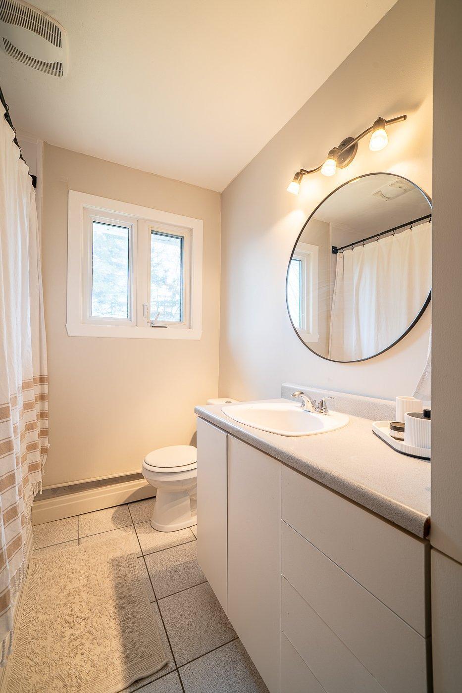 









606

 - 606A


Rue Laurier

,
Val-des-Sources,




QC
J1T2J3

