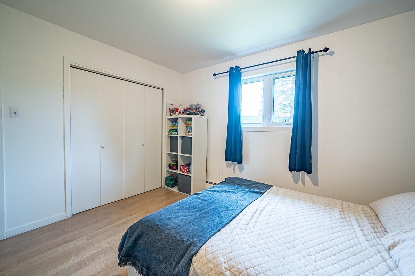 









606

 - 606A


Rue Laurier

,
Val-des-Sources,




QC
J1T2J3

