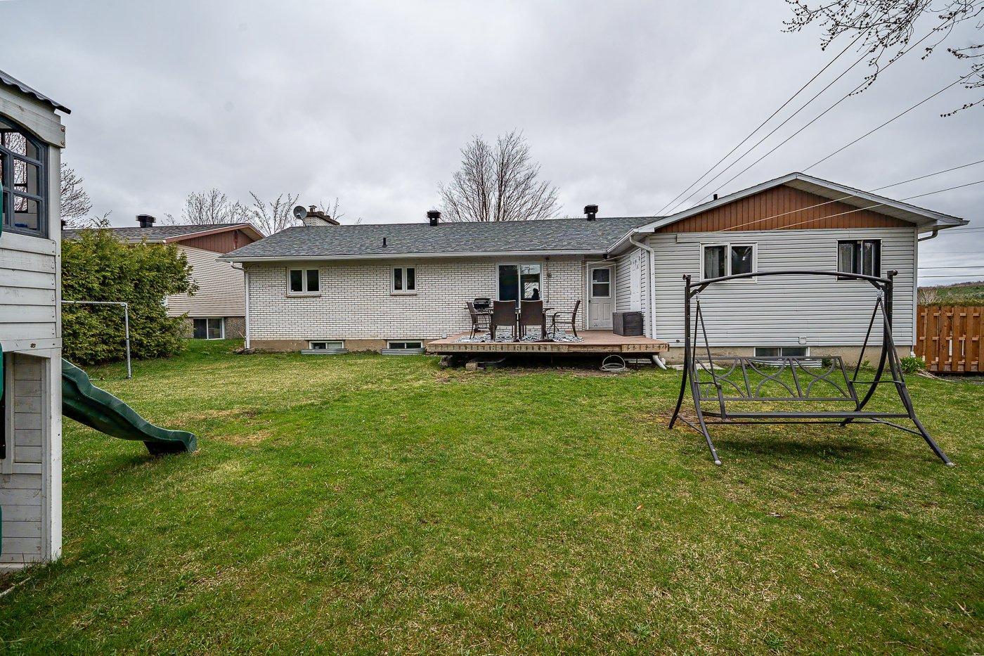 









606

 - 606A


Rue Laurier

,
Val-des-Sources,




QC
J1T2J3

