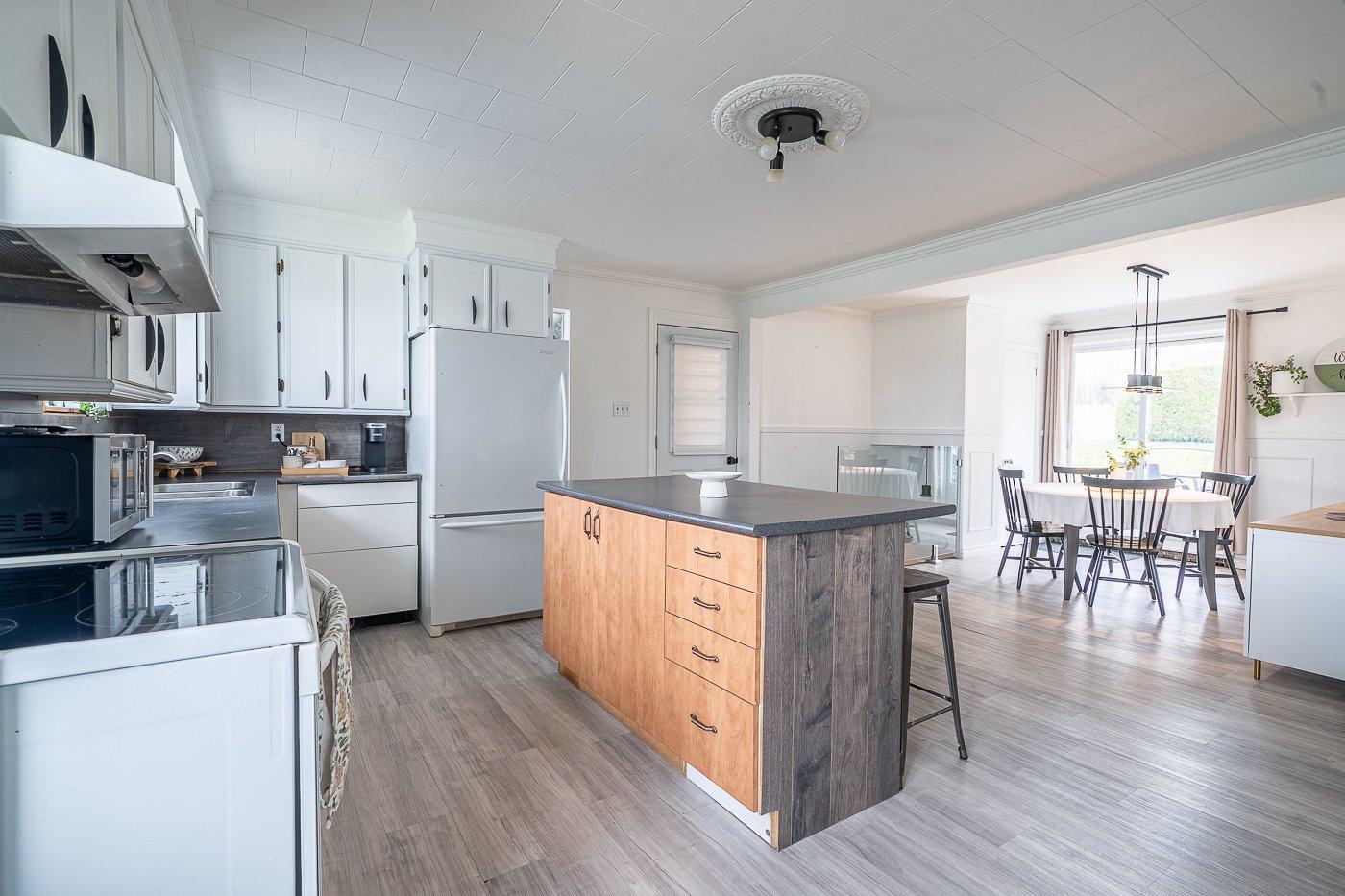 









606

 - 606A


Rue Laurier

,
Val-des-Sources,




QC
J1T2J3

