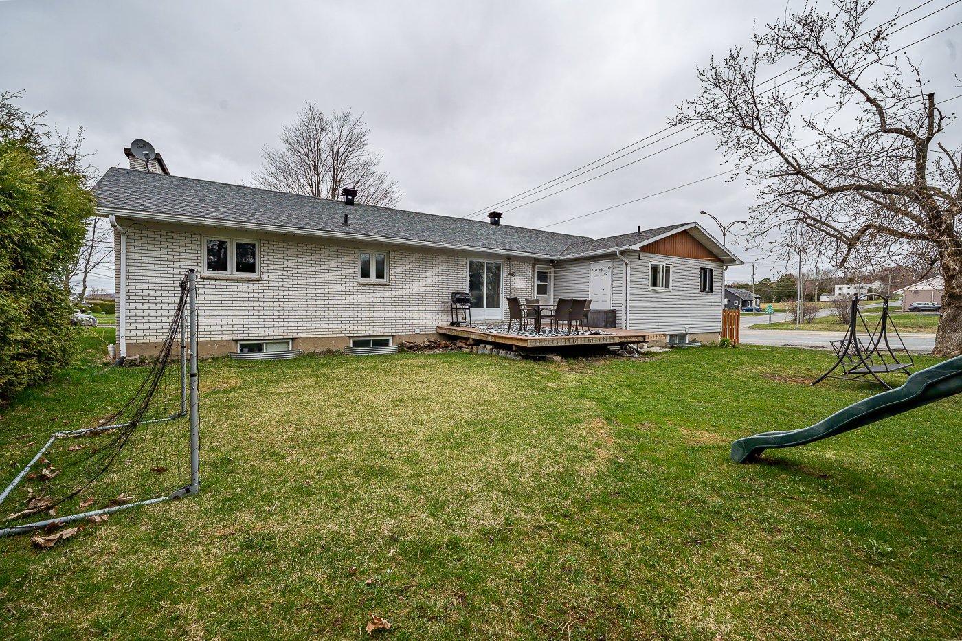 









606

 - 606A


Rue Laurier

,
Val-des-Sources,




QC
J1T2J3

