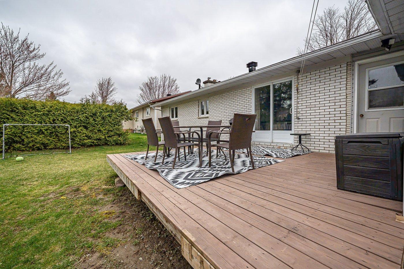 









606

 - 606A


Rue Laurier

,
Val-des-Sources,




QC
J1T2J3

