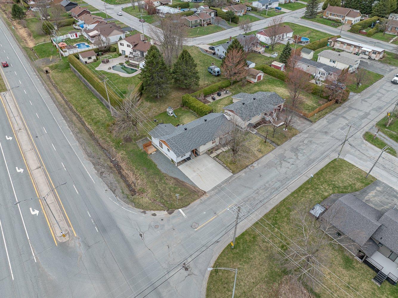 









606

 - 606A


Rue Laurier

,
Val-des-Sources,




QC
J1T2J3

