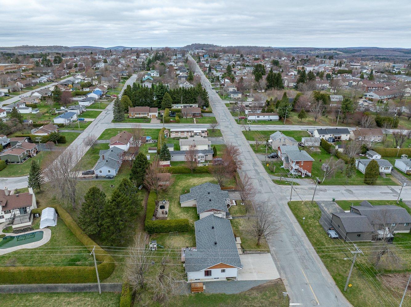 









606

 - 606A


Rue Laurier

,
Val-des-Sources,




QC
J1T2J3


