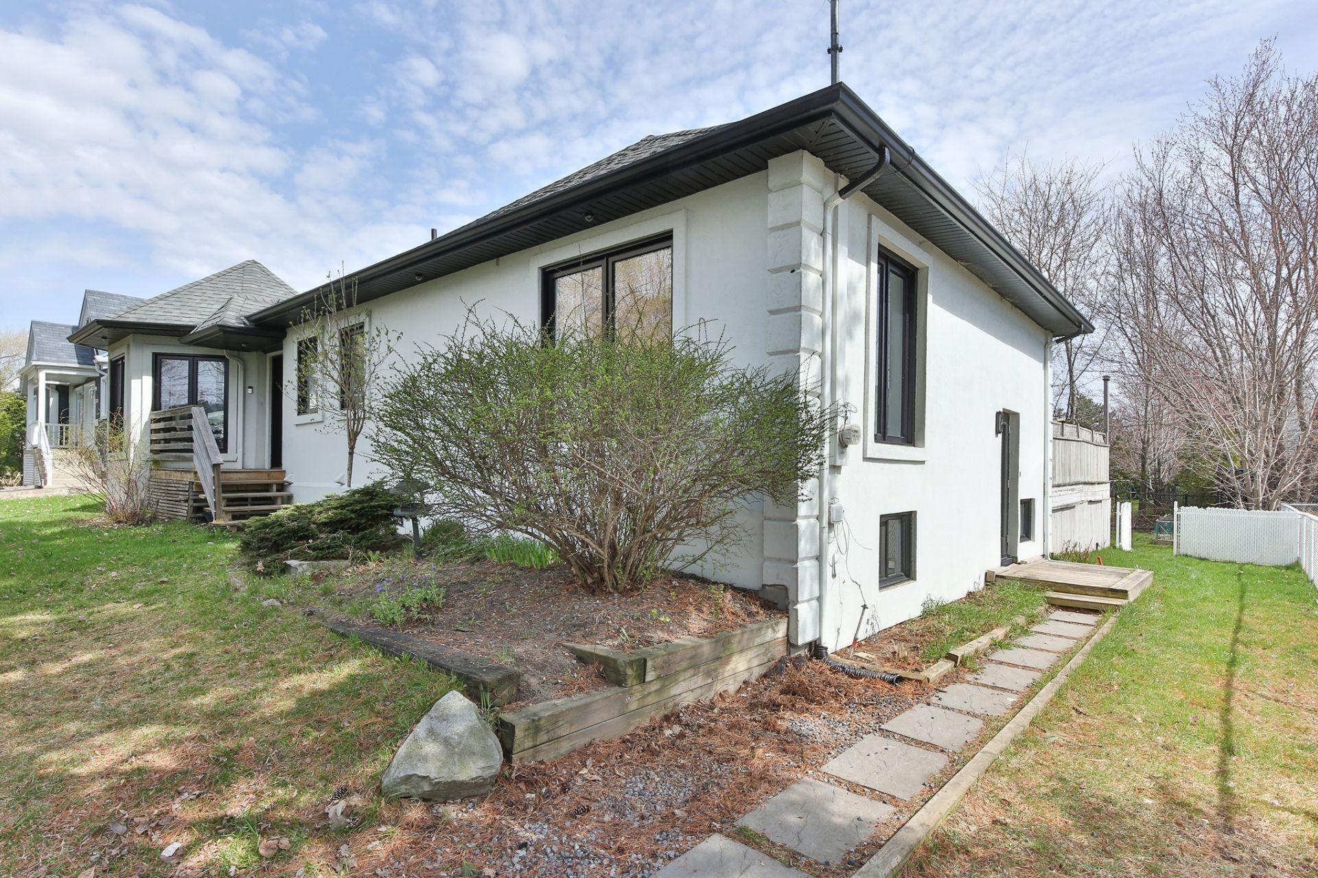 









135


Rue Daignault

,
Saint-Jean-sur-Richelieu,




QC
J2W2E6

