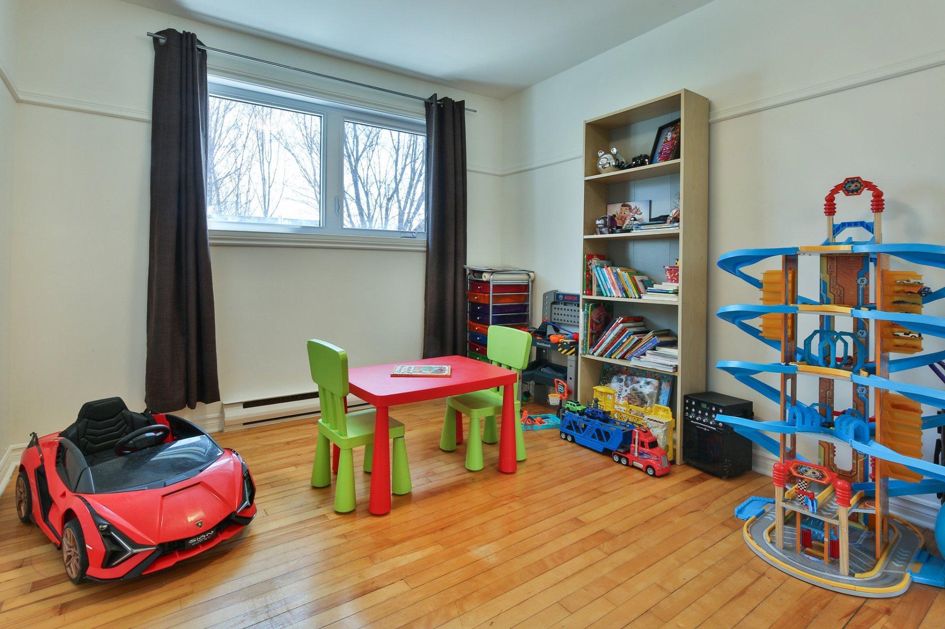 









135


Rue Daignault

,
Saint-Jean-sur-Richelieu,




QC
J2W2E6

