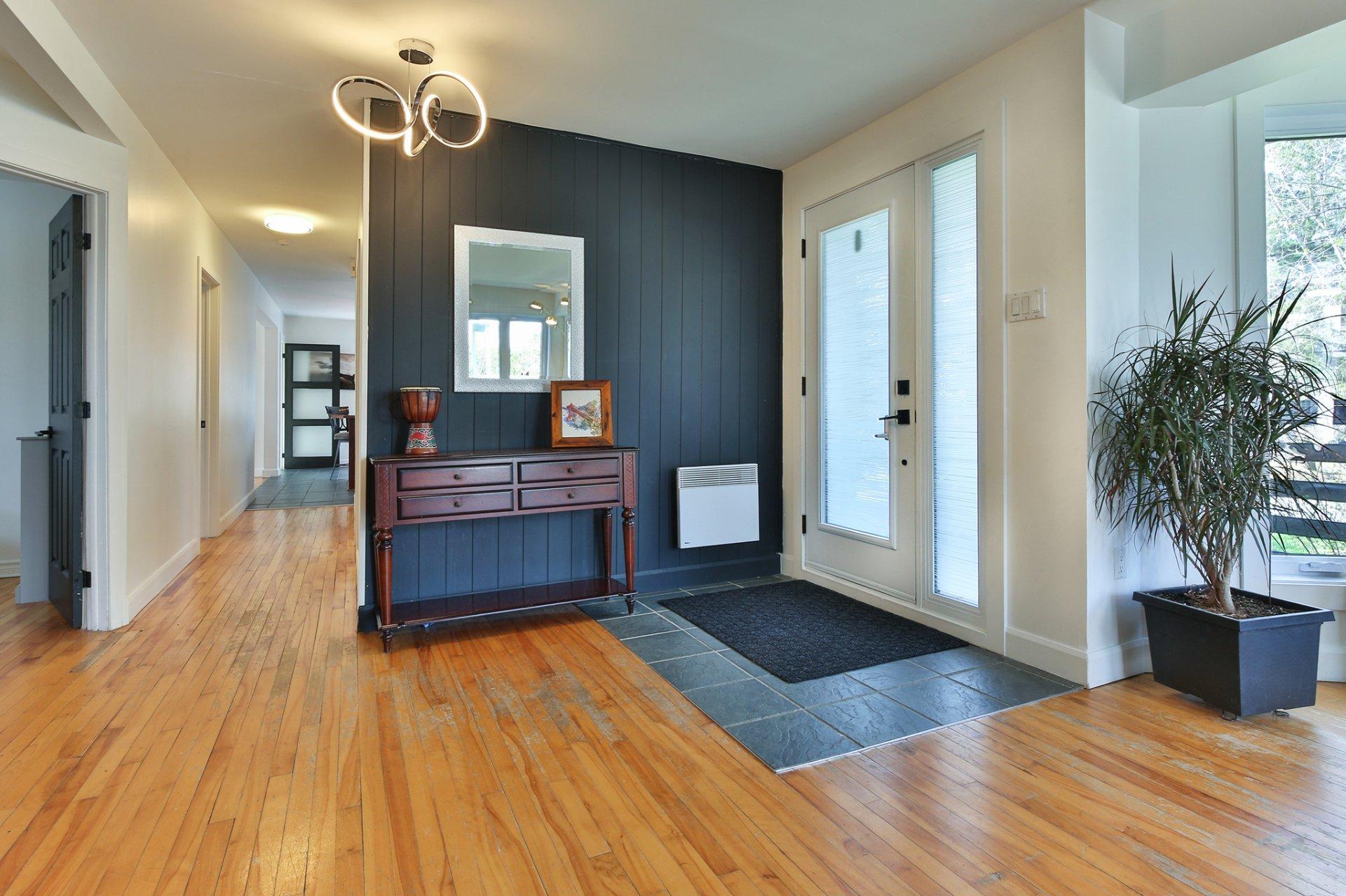 









135


Rue Daignault

,
Saint-Jean-sur-Richelieu,




QC
J2W2E6

