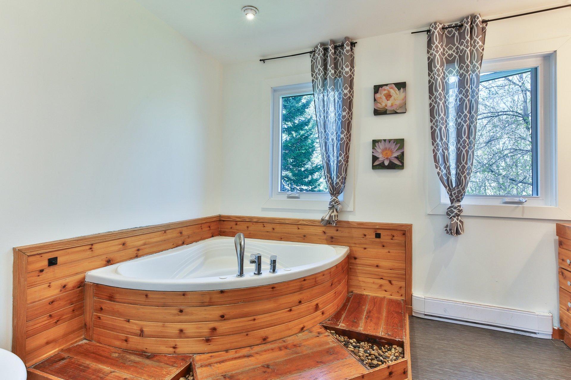 









135


Rue Daignault

,
Saint-Jean-sur-Richelieu,




QC
J2W2E6

