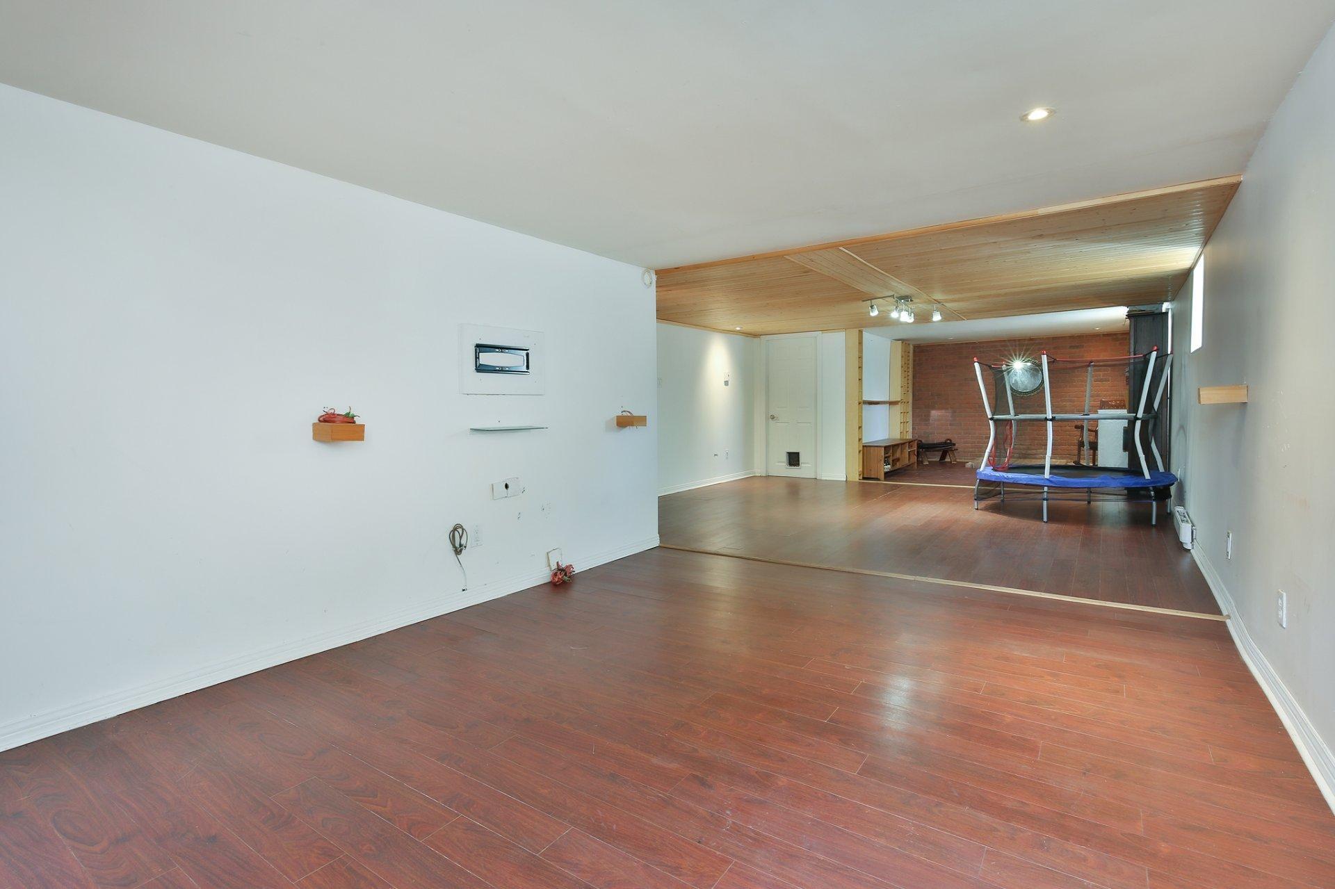 









135


Rue Daignault

,
Saint-Jean-sur-Richelieu,




QC
J2W2E6

