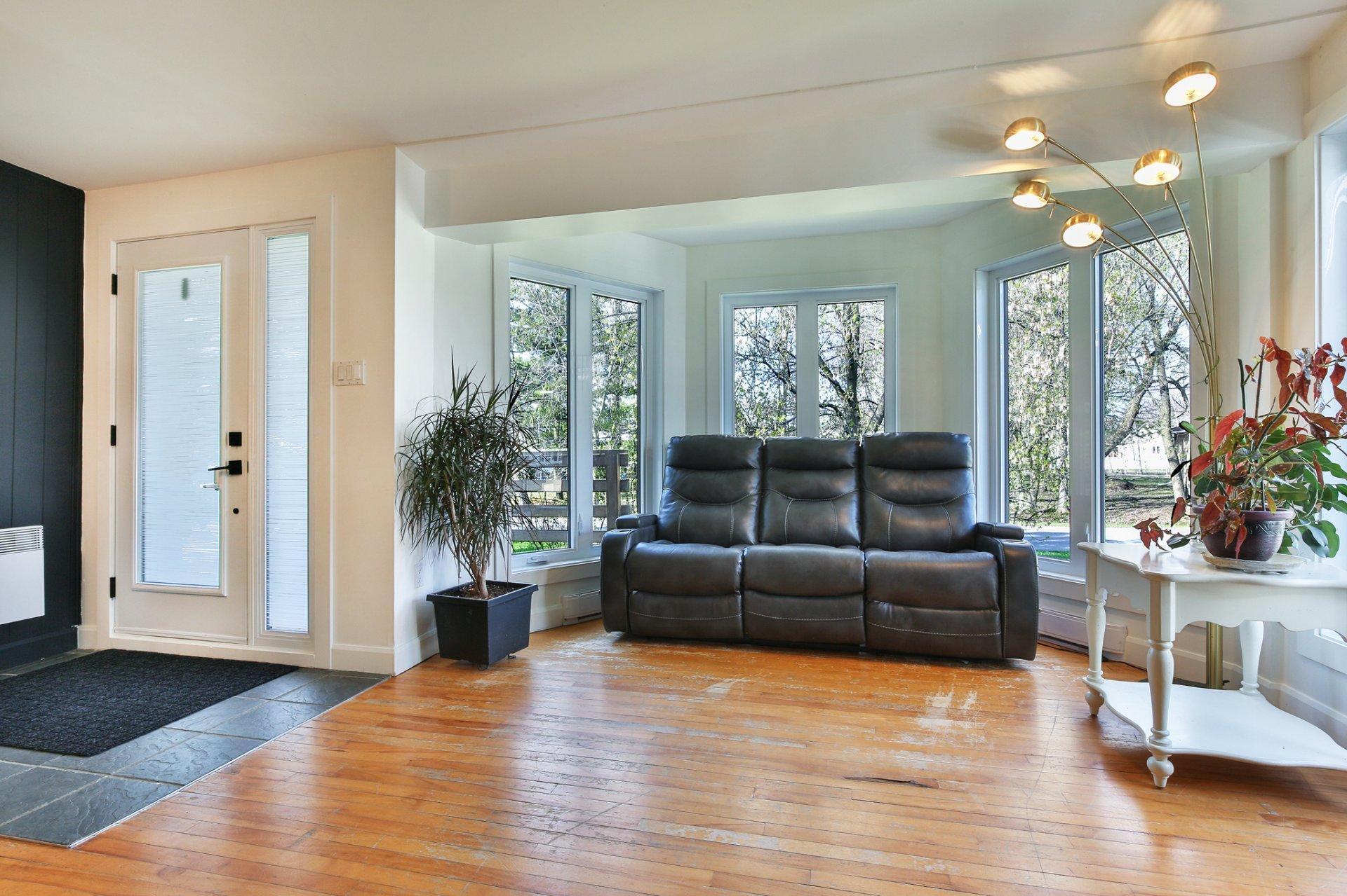









135


Rue Daignault

,
Saint-Jean-sur-Richelieu,




QC
J2W2E6

