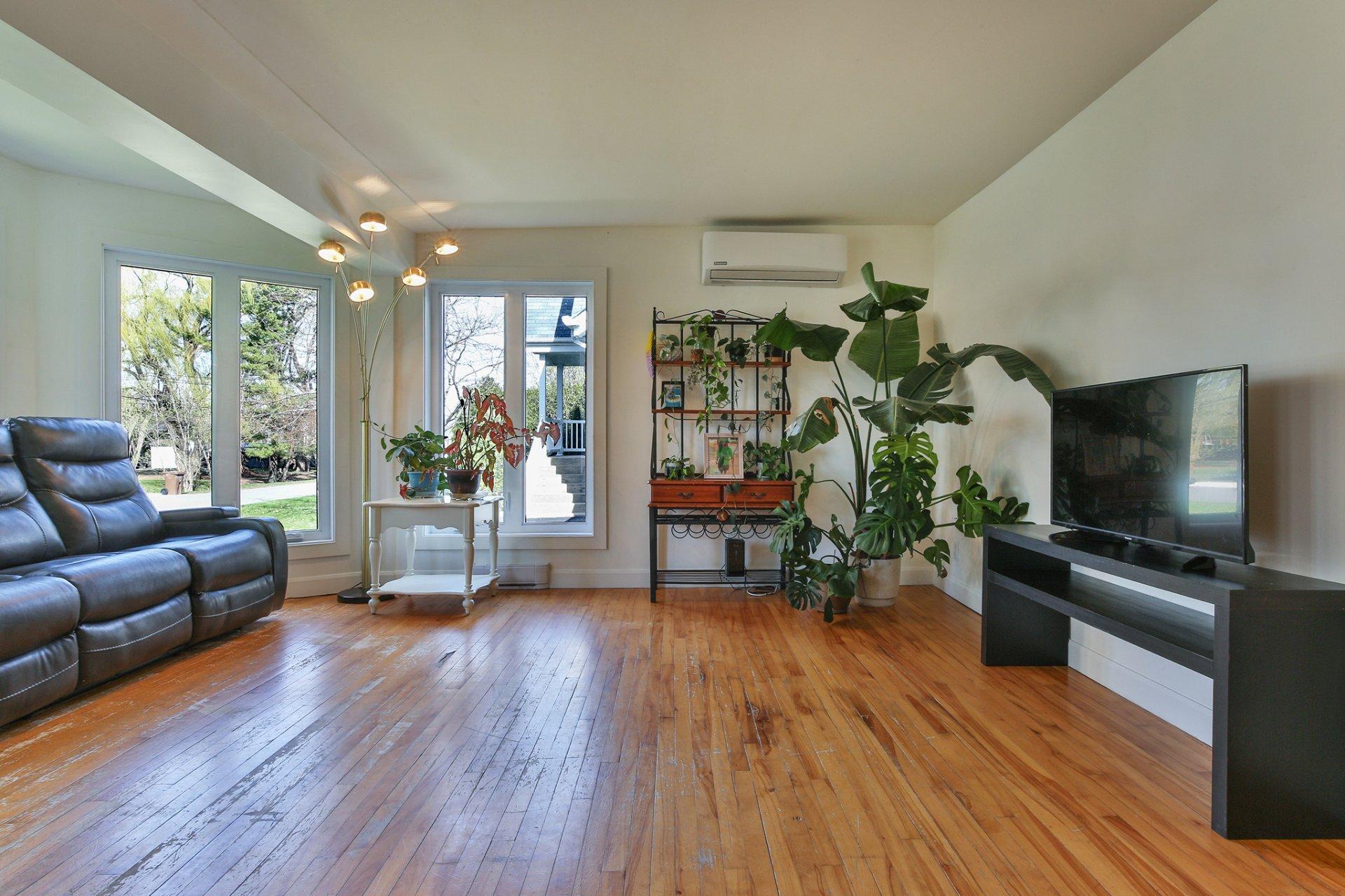 









135


Rue Daignault

,
Saint-Jean-sur-Richelieu,




QC
J2W2E6

