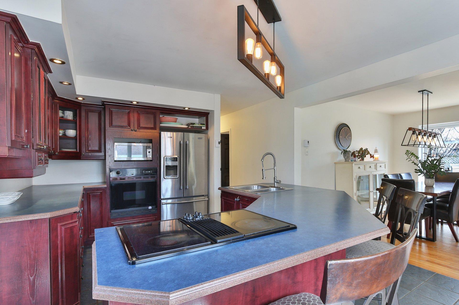 









135


Rue Daignault

,
Saint-Jean-sur-Richelieu,




QC
J2W2E6

