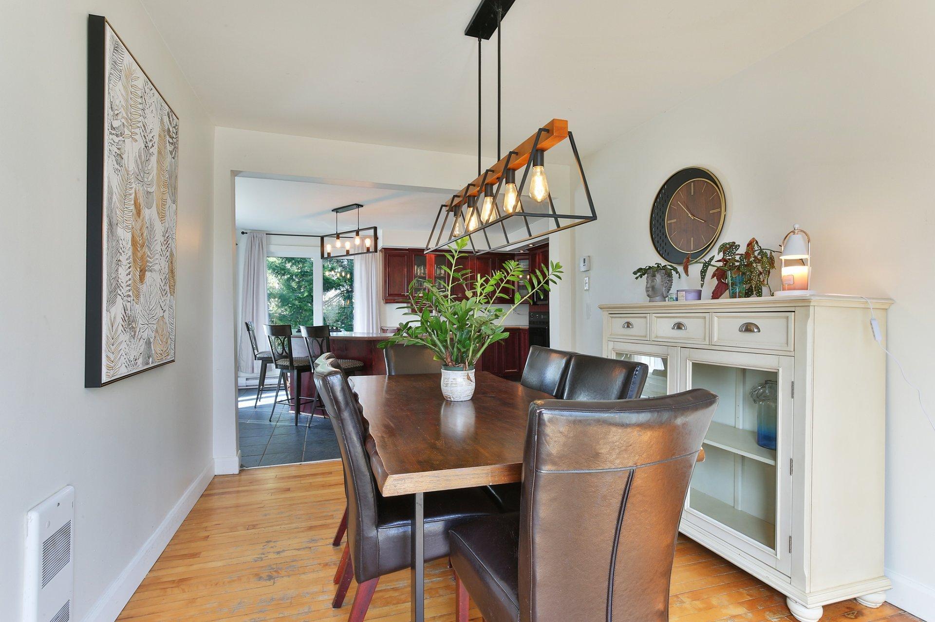









135


Rue Daignault

,
Saint-Jean-sur-Richelieu,




QC
J2W2E6

