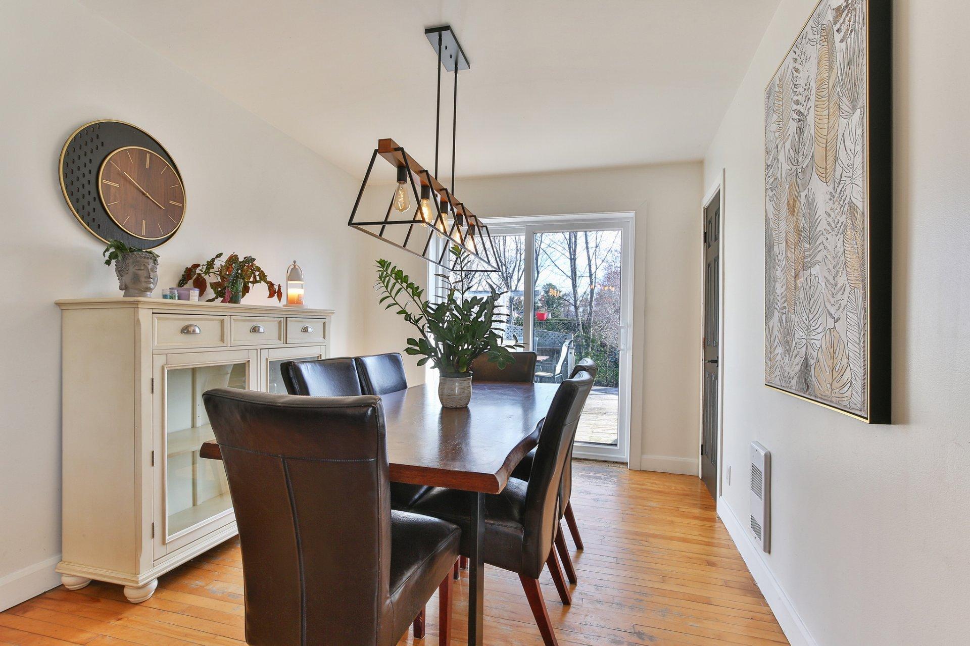 









135


Rue Daignault

,
Saint-Jean-sur-Richelieu,




QC
J2W2E6

