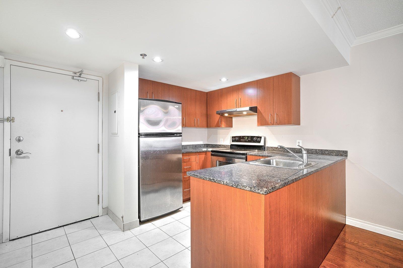 









88


Rue Charlotte

, 414,
Montréal (Ville-Marie),




QC
H2X4E2

