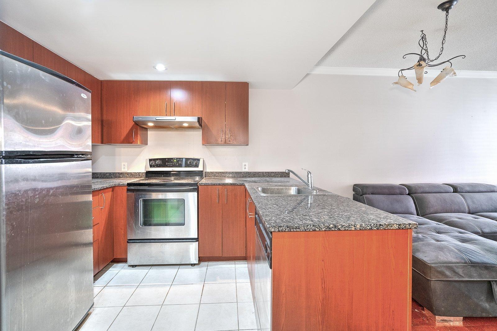 









88


Rue Charlotte

, 414,
Montréal (Ville-Marie),




QC
H2X4E2

