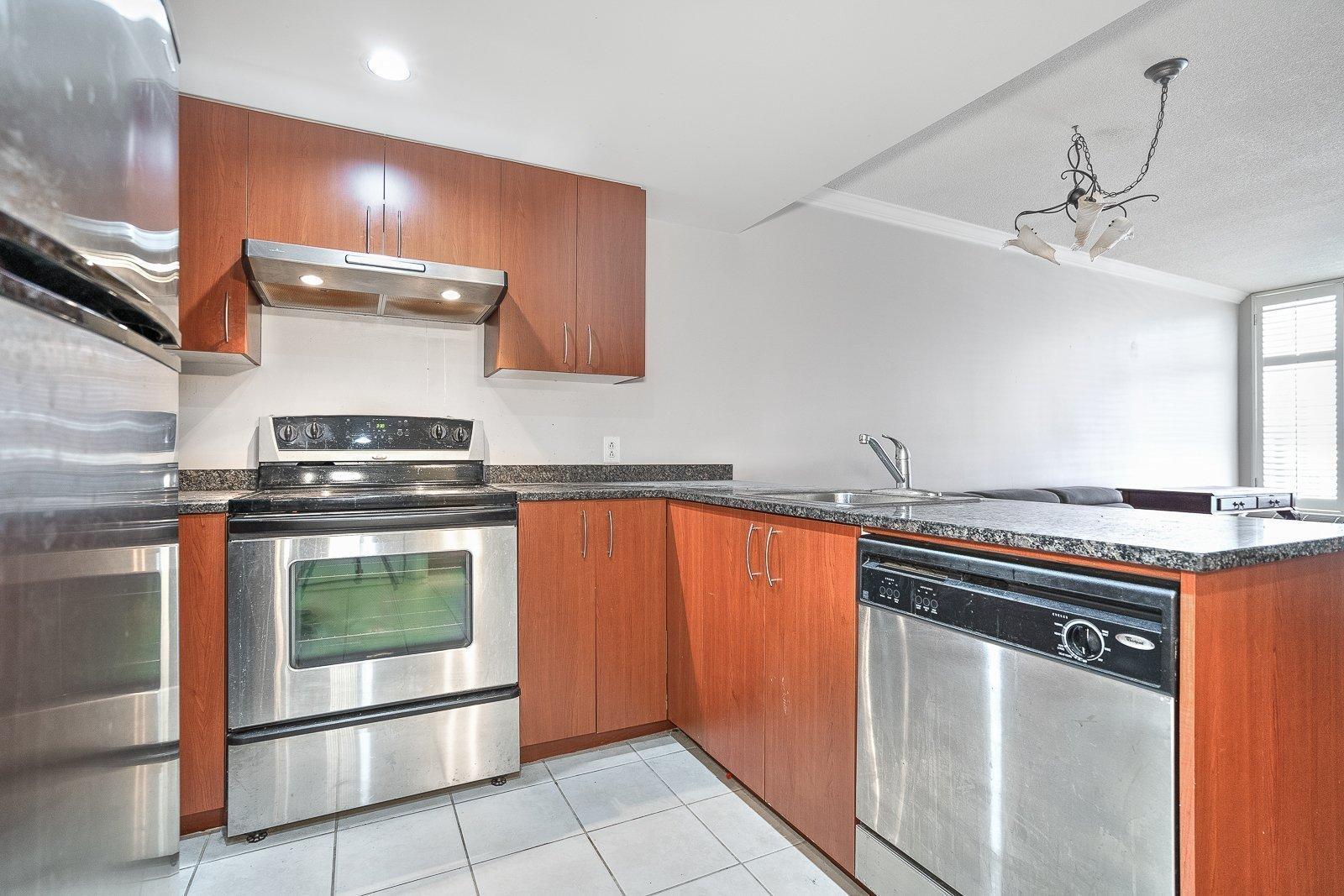 









88


Rue Charlotte

, 414,
Montréal (Ville-Marie),




QC
H2X4E2

