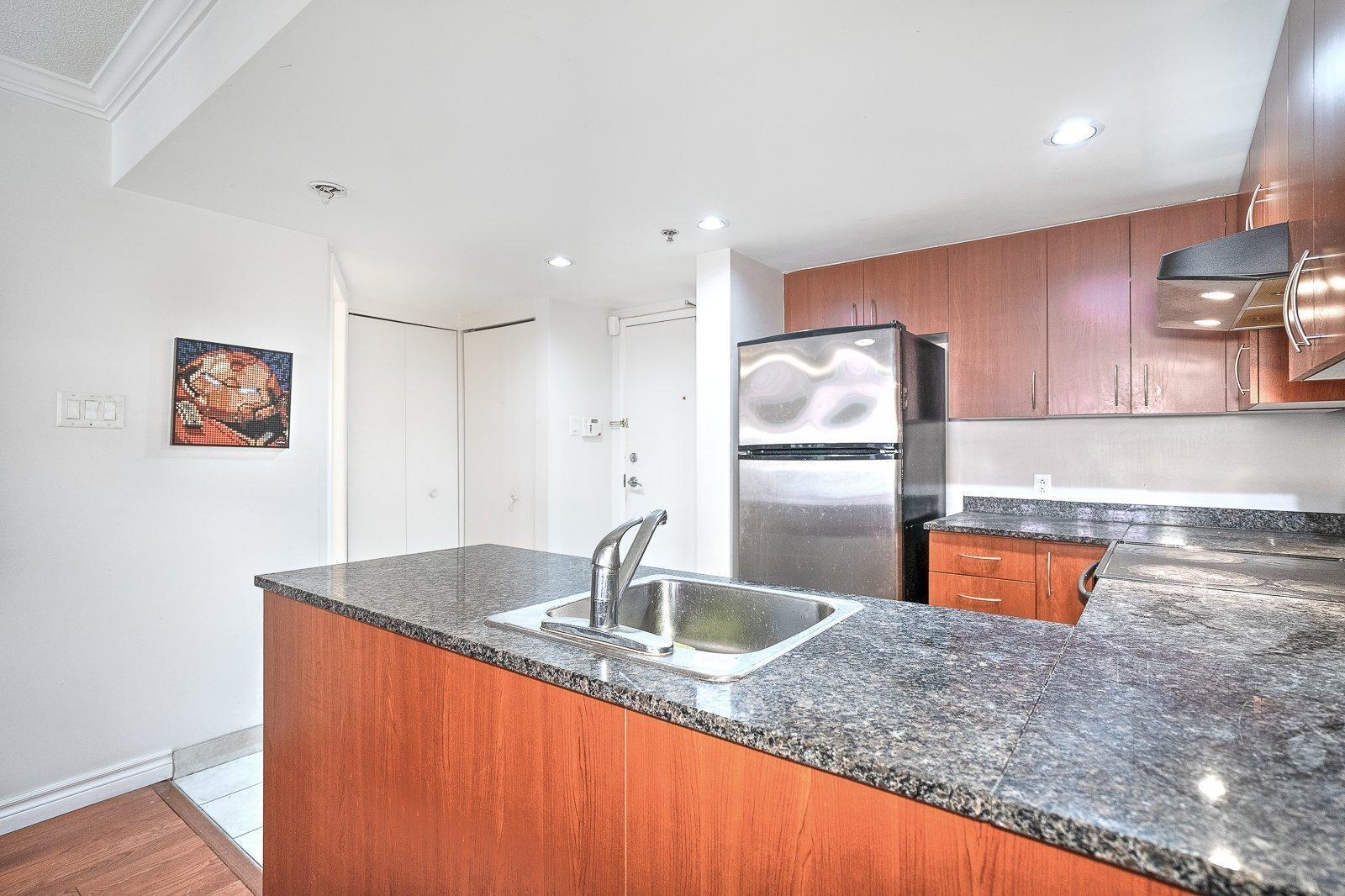 









88


Rue Charlotte

, 414,
Montréal (Ville-Marie),




QC
H2X4E2

