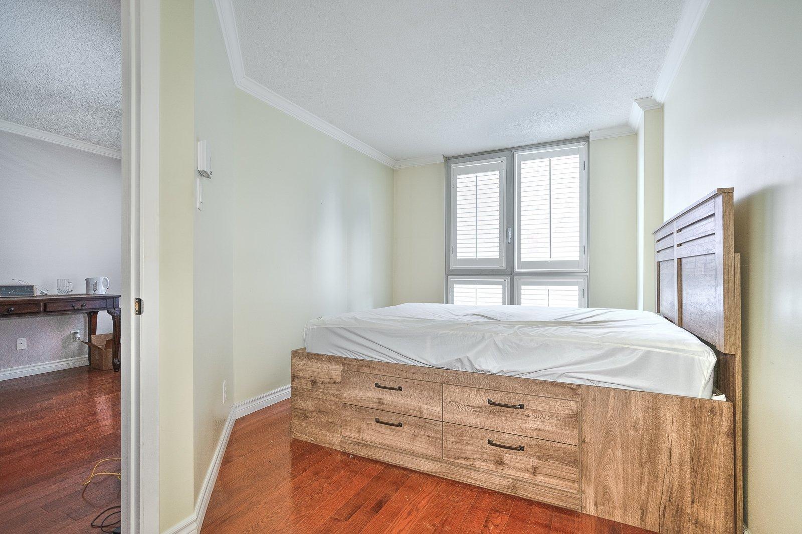 









88


Rue Charlotte

, 414,
Montréal (Ville-Marie),




QC
H2X4E2

