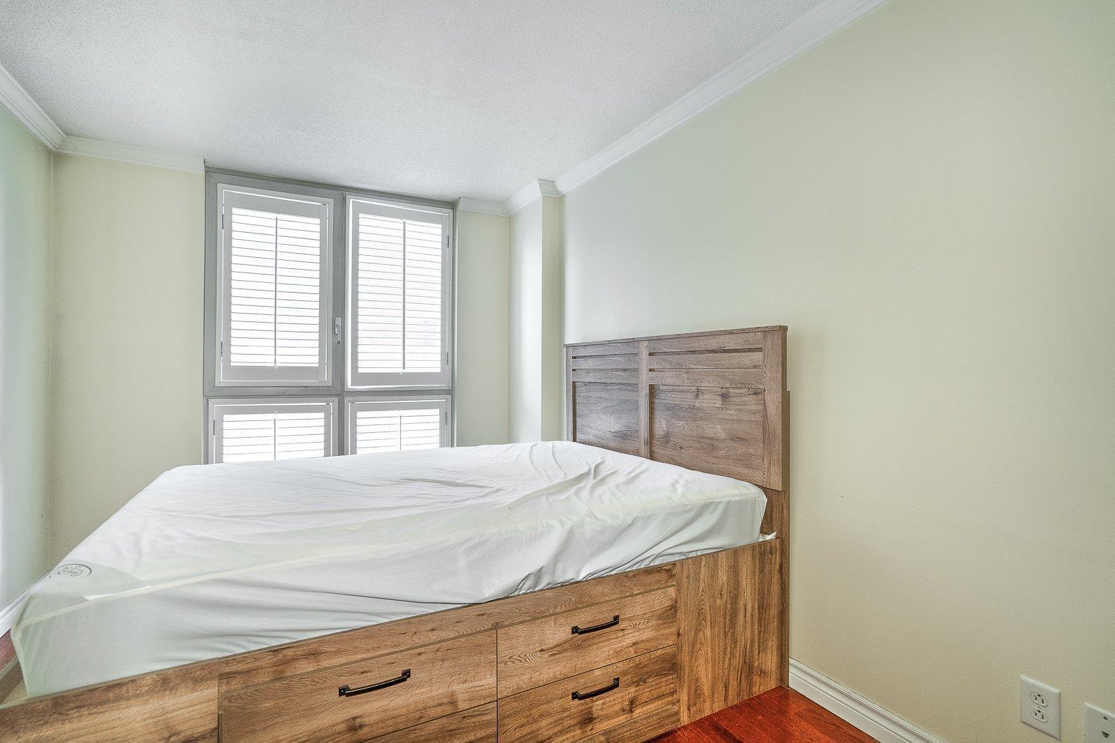 









88


Rue Charlotte

, 414,
Montréal (Ville-Marie),




QC
H2X4E2


