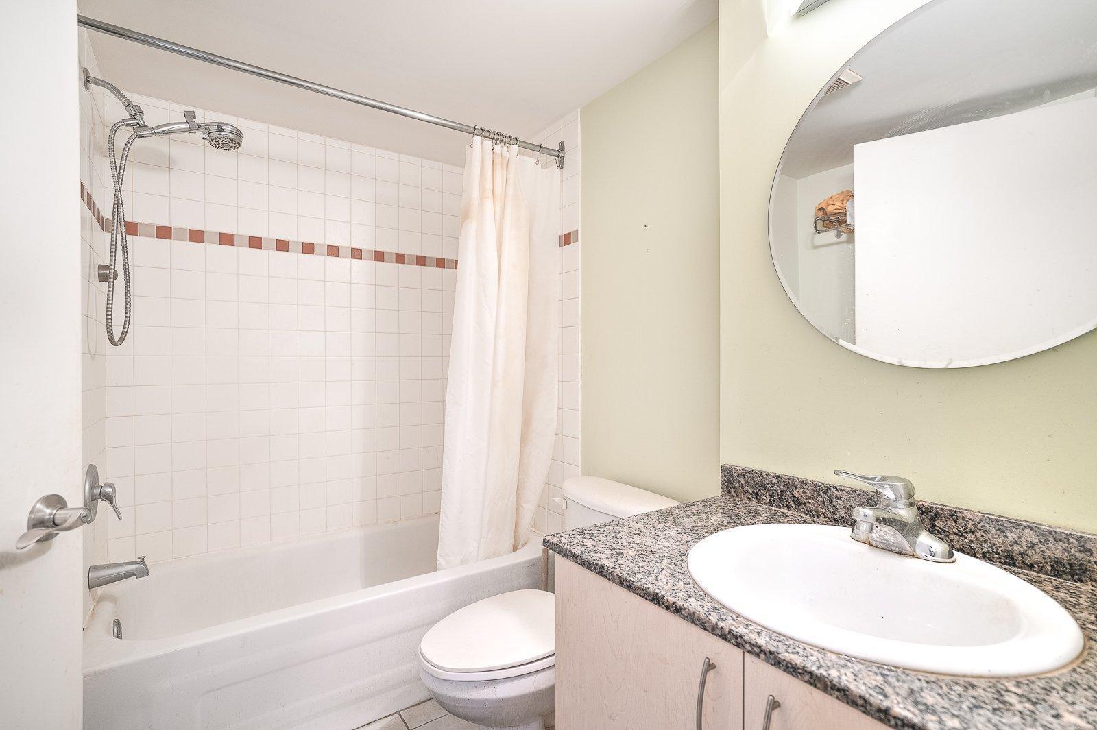 









88


Rue Charlotte

, 414,
Montréal (Ville-Marie),




QC
H2X4E2

