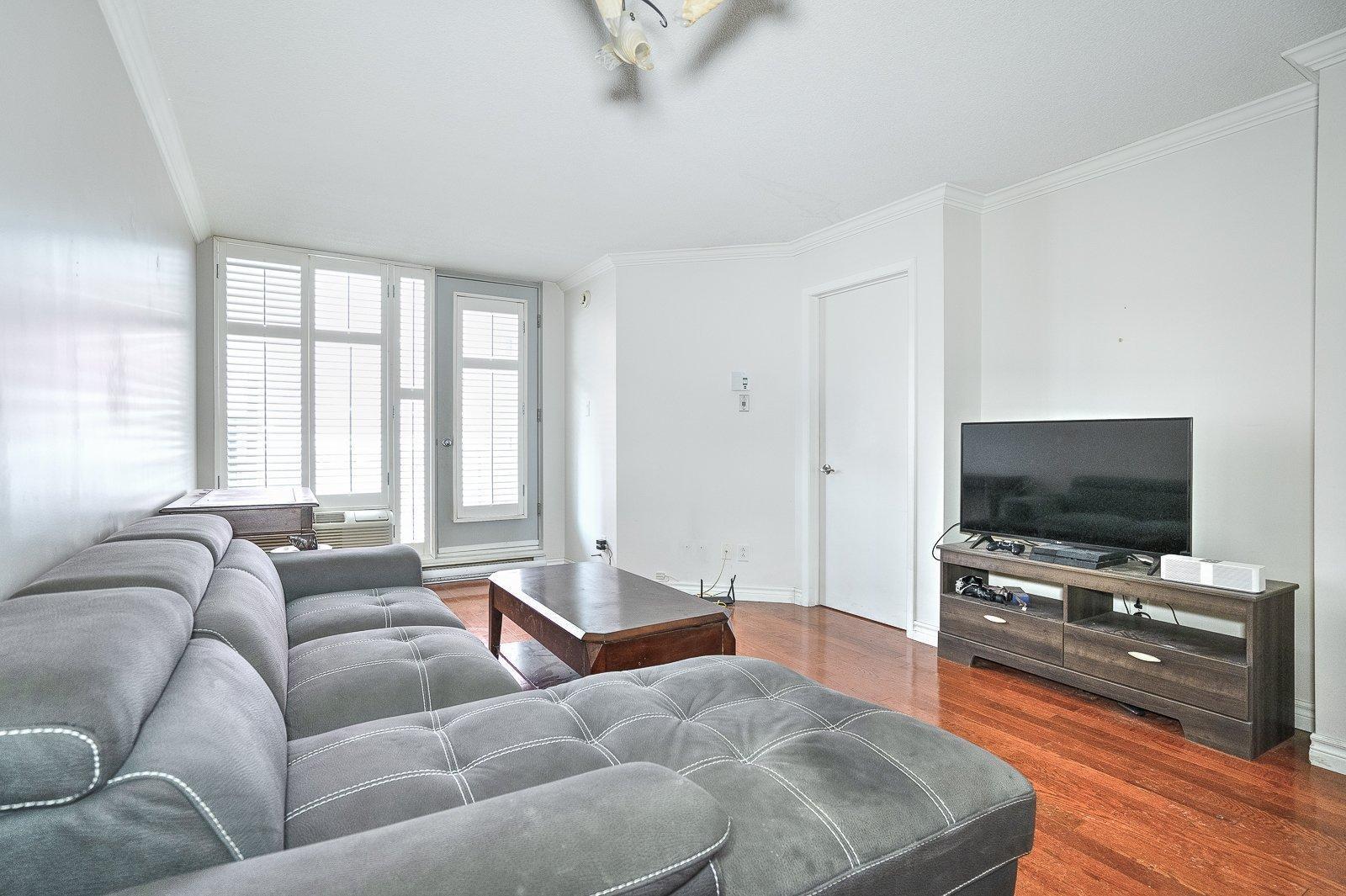 









88


Rue Charlotte

, 414,
Montréal (Ville-Marie),




QC
H2X4E2

