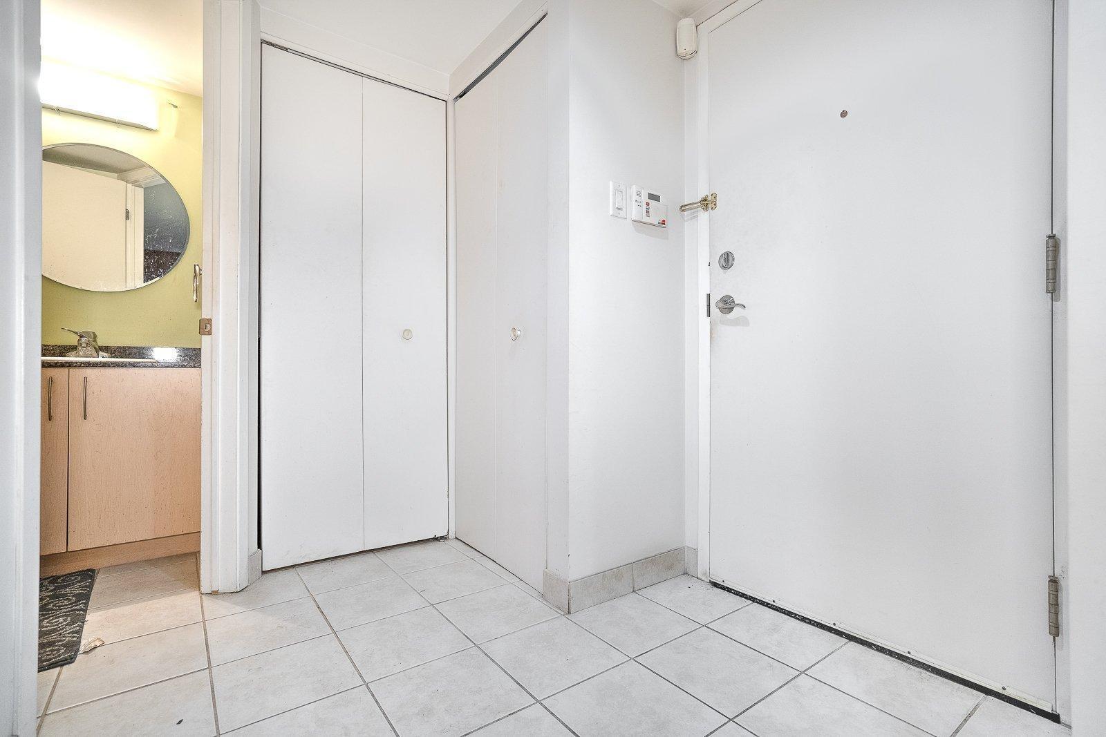 









88


Rue Charlotte

, 414,
Montréal (Ville-Marie),




QC
H2X4E2

