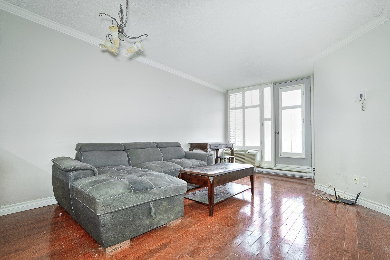 









88


Rue Charlotte

, 414,
Montréal (Ville-Marie),




QC
H2X4E2

