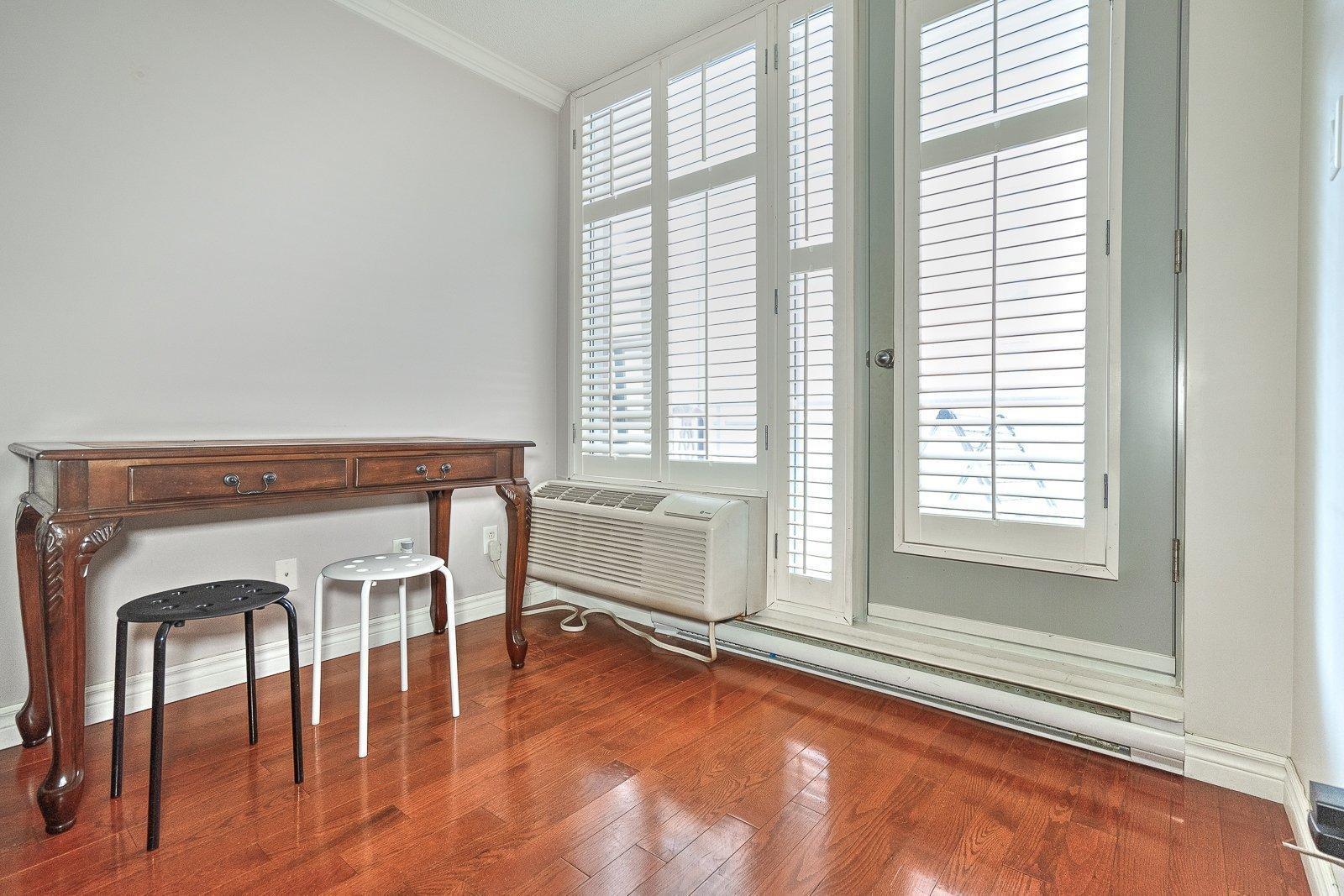 









88


Rue Charlotte

, 414,
Montréal (Ville-Marie),




QC
H2X4E2

