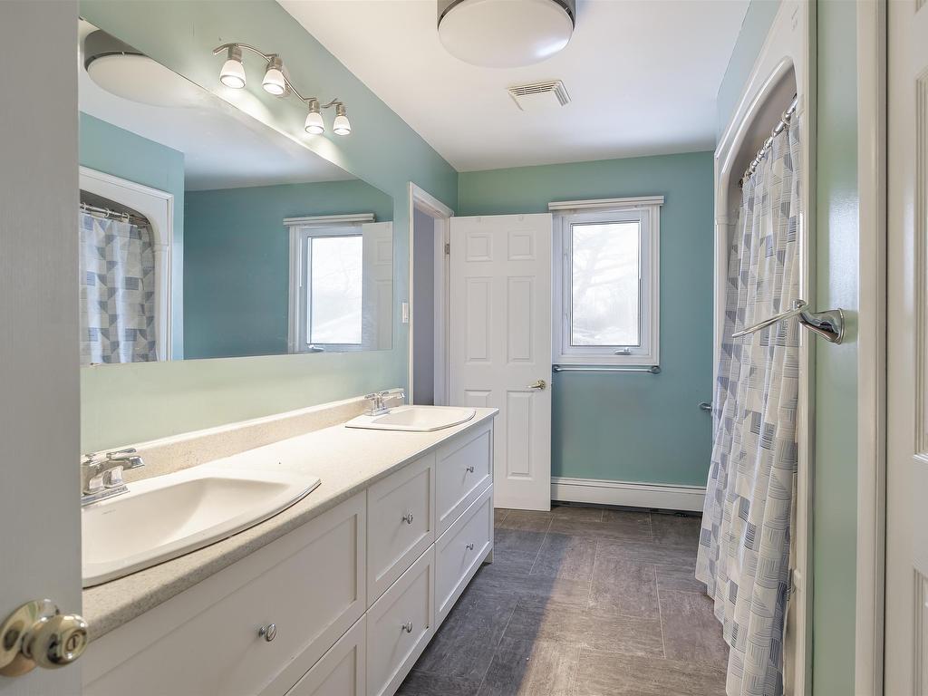 












284 North River Road

,
Charlottetown,




PE
C1A 3L8

