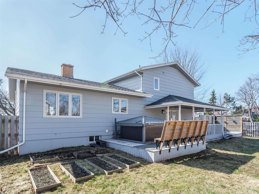 












284 North River Road

,
Charlottetown,




PE
C1A 3L8


