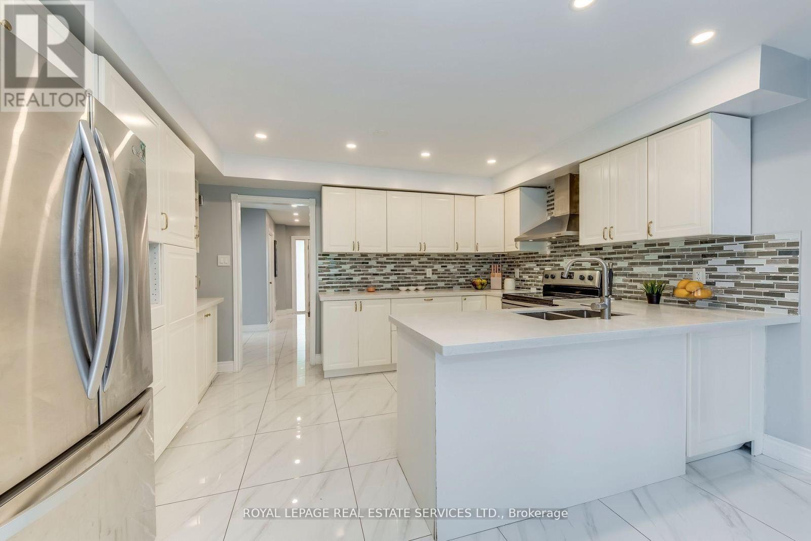 












335 QUEEN STREET S

,
Mississauga,




Ontario
L5M1M3

