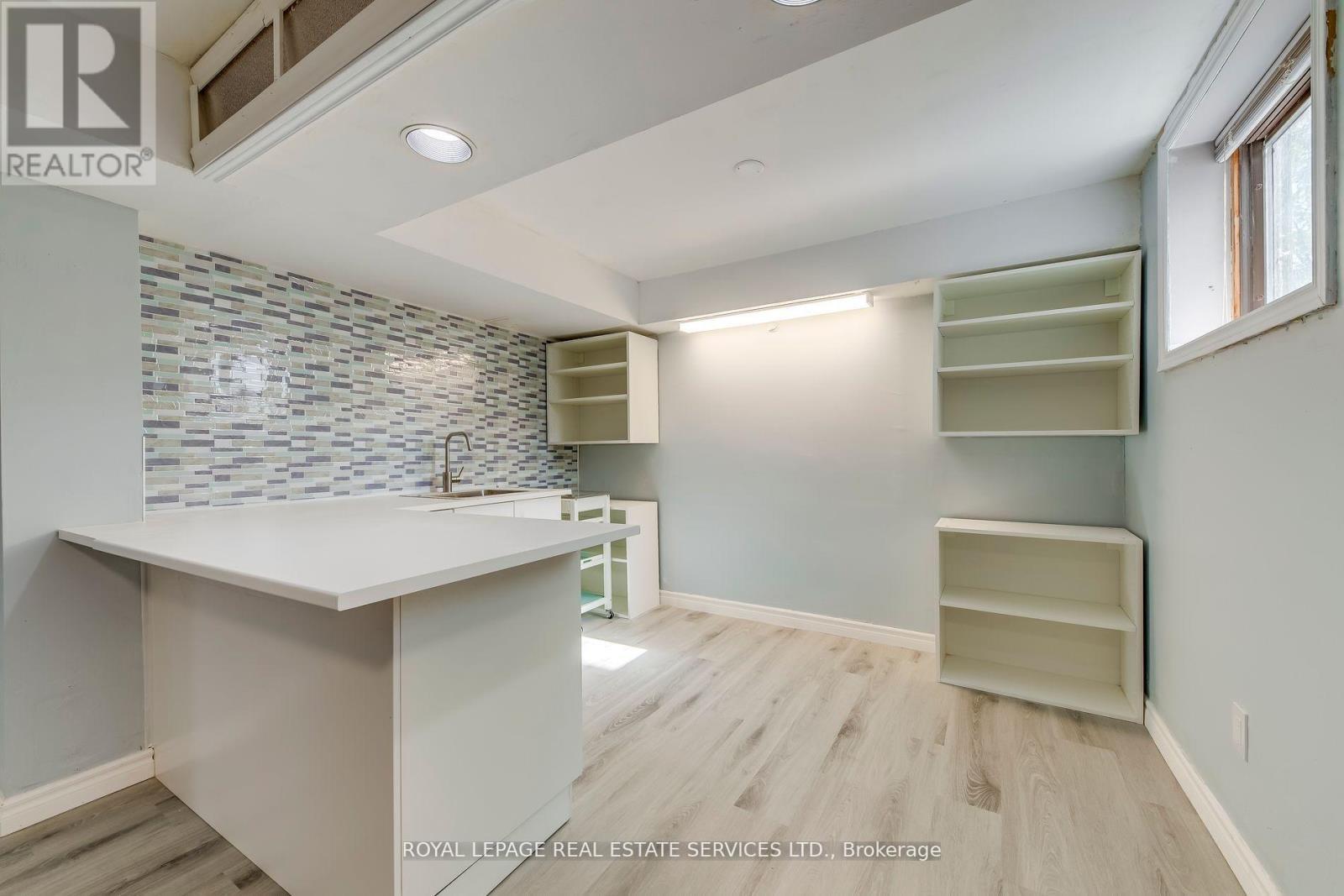












335 QUEEN STREET S

,
Mississauga,




Ontario
L5M1M3

