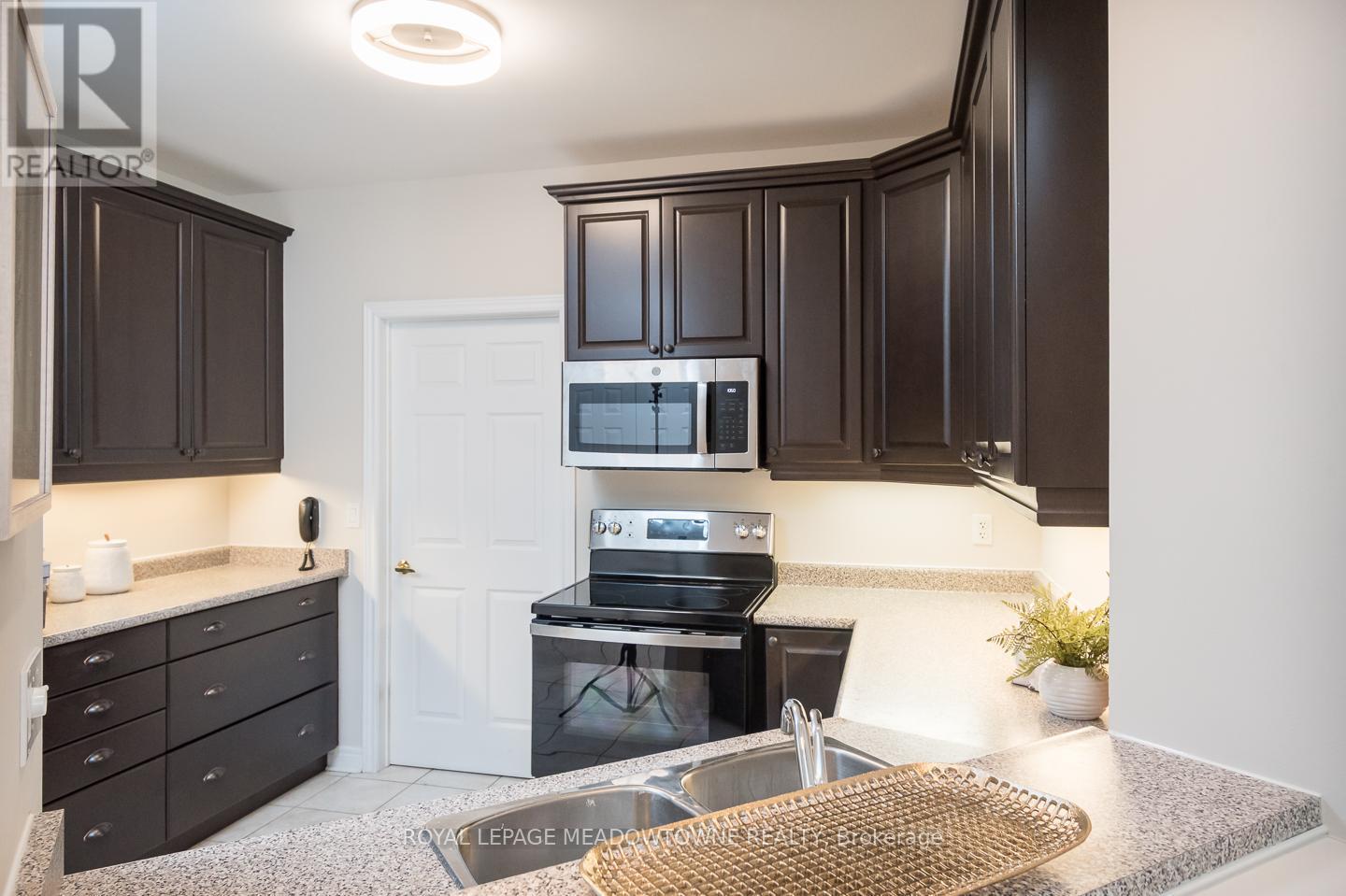 












212 - 443 CENTENNIAL FOREST DRIVE

,
Milton,




Ontario
L9T6A1

