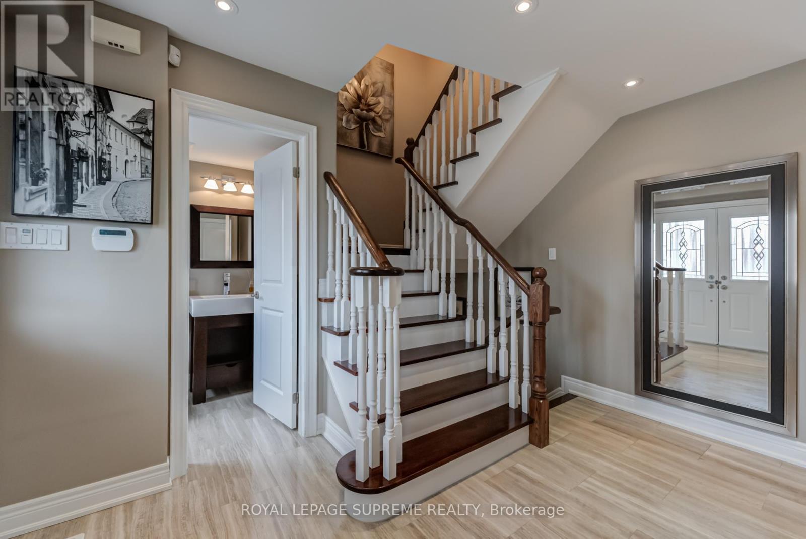 












34 PURDY CRESCENT

,
Toronto,




Ontario
M9N3X7

