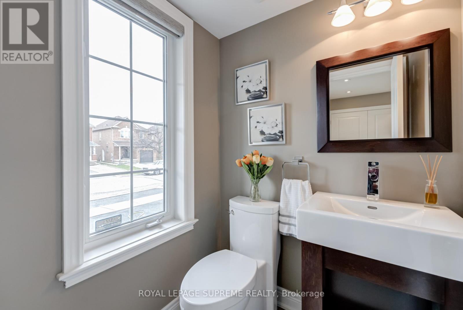 












34 PURDY CRESCENT

,
Toronto,




Ontario
M9N3X7

