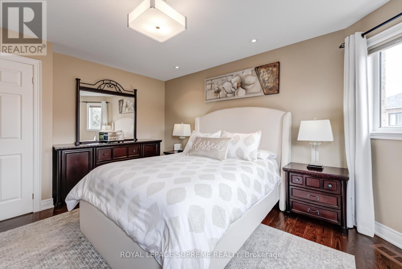 












34 PURDY CRESCENT

,
Toronto,




Ontario
M9N3X7

