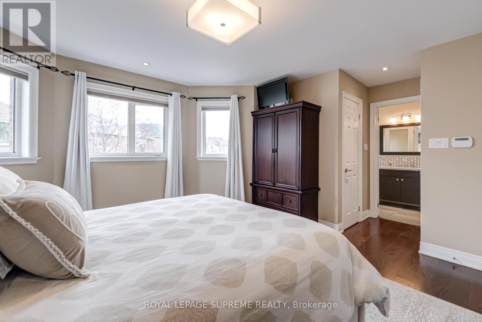 












34 PURDY CRESCENT

,
Toronto,




Ontario
M9N3X7

