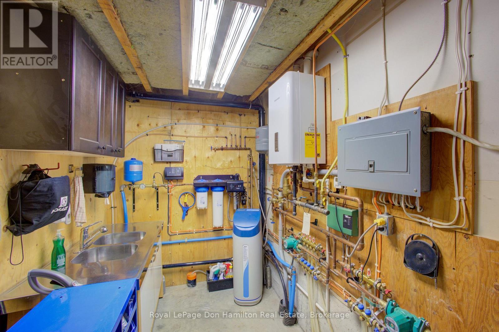 












6169 WELLINGTON 109 ROAD

,
Minto,




Ontario
N0G1Z0

