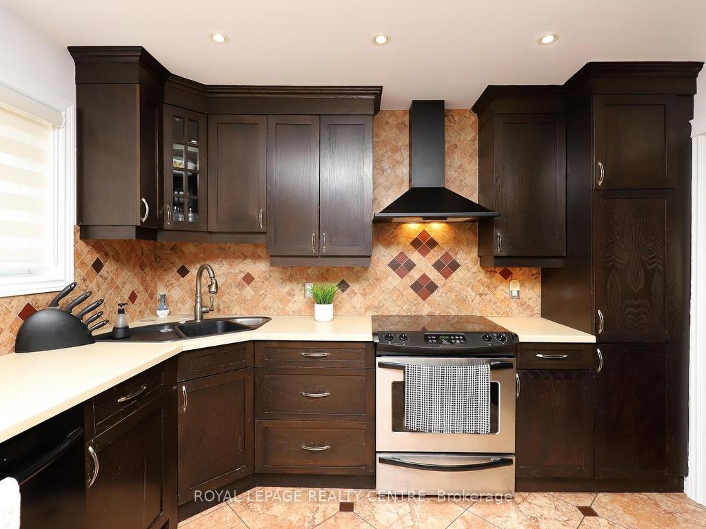 









32


Coniston

Avenue,
Brampton,




ON
L6X 2H4

