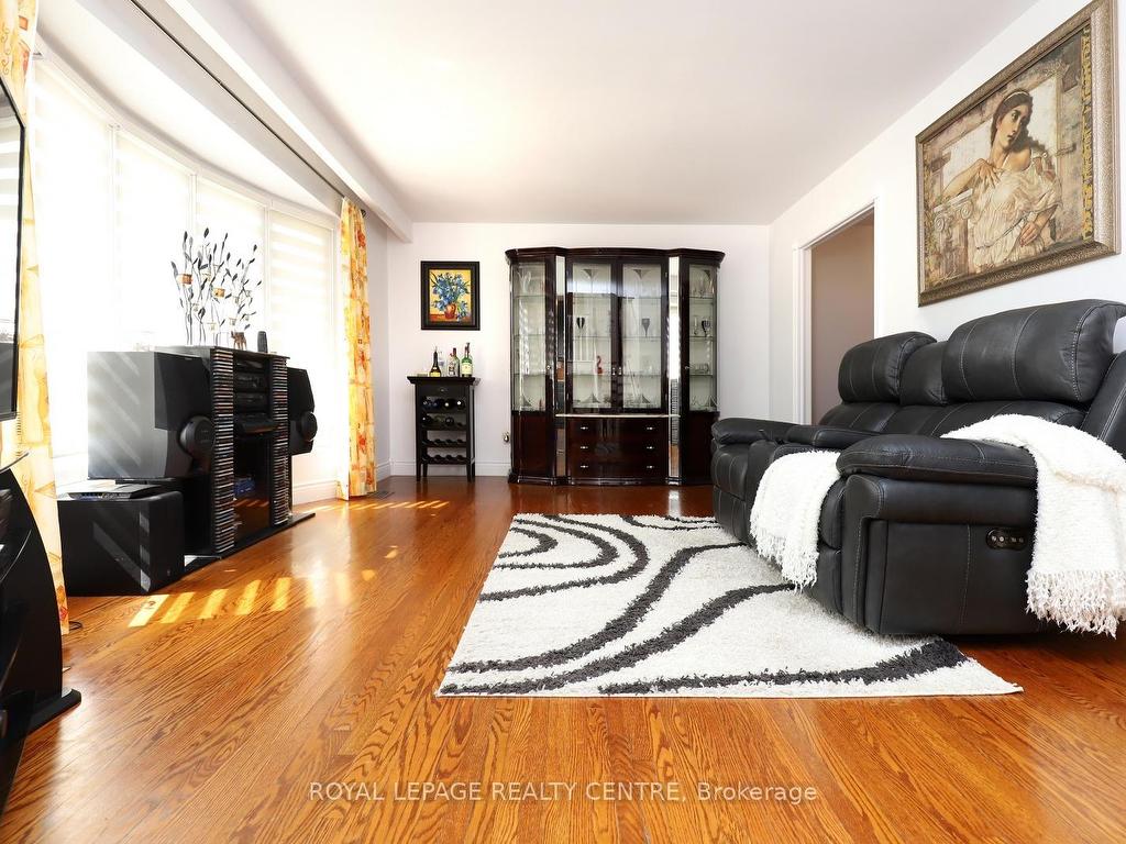 









32


Coniston

Avenue,
Brampton,




ON
L6X 2H4

