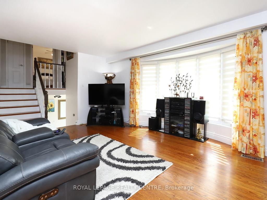 









32


Coniston

Avenue,
Brampton,




ON
L6X 2H4

